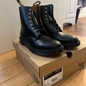 Dr. Martens 1460 Pascal Black Ambassador AW004 Men’s Size 10M Boots Lace Up